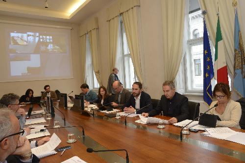 Cristiano Shaurli (Assessore regionale Risorse agricole e forestali) e Leonardo Di Gioia (Coordinatore Commissione) durante la riunione della Commissione Politiche agricole della Conferenza delle Regioni - Trieste 05/10/2017